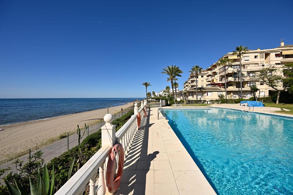 Beachfront Bliss in Mijas Costa 2-Bedroom Apartment in Lubina del Sol - 1
