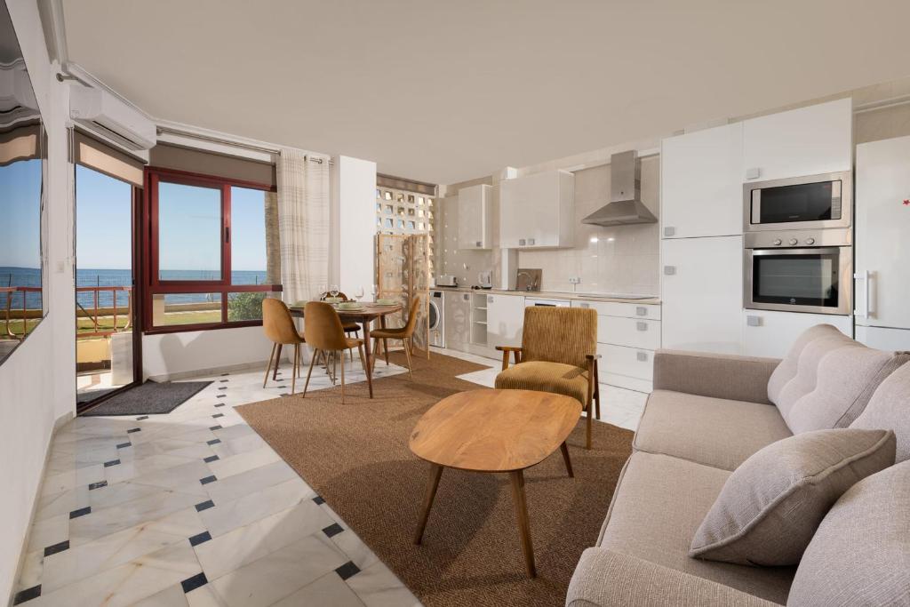 Beachfront Bliss in Mijas Costa 2-Bedroom Apartment in Lubina del Sol - 4