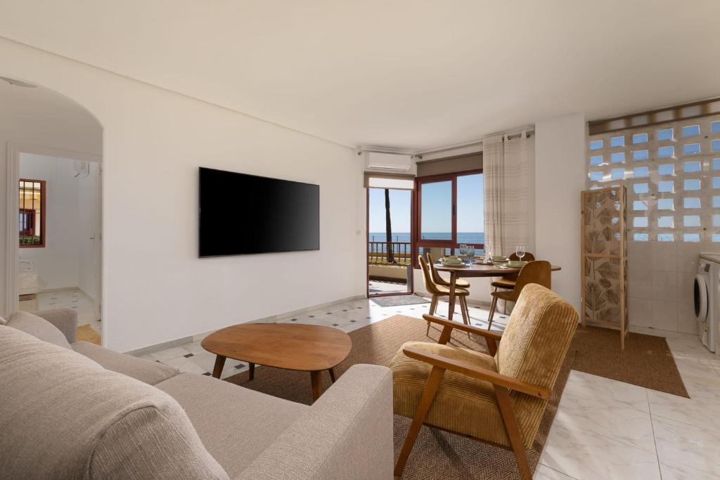 Beachfront Bliss in Mijas Costa 2-Bedroom Apartment in Lubina del Sol - 5