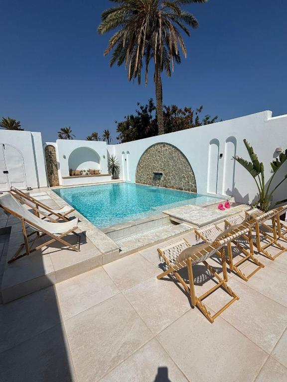 Houch Saramina, Midoun