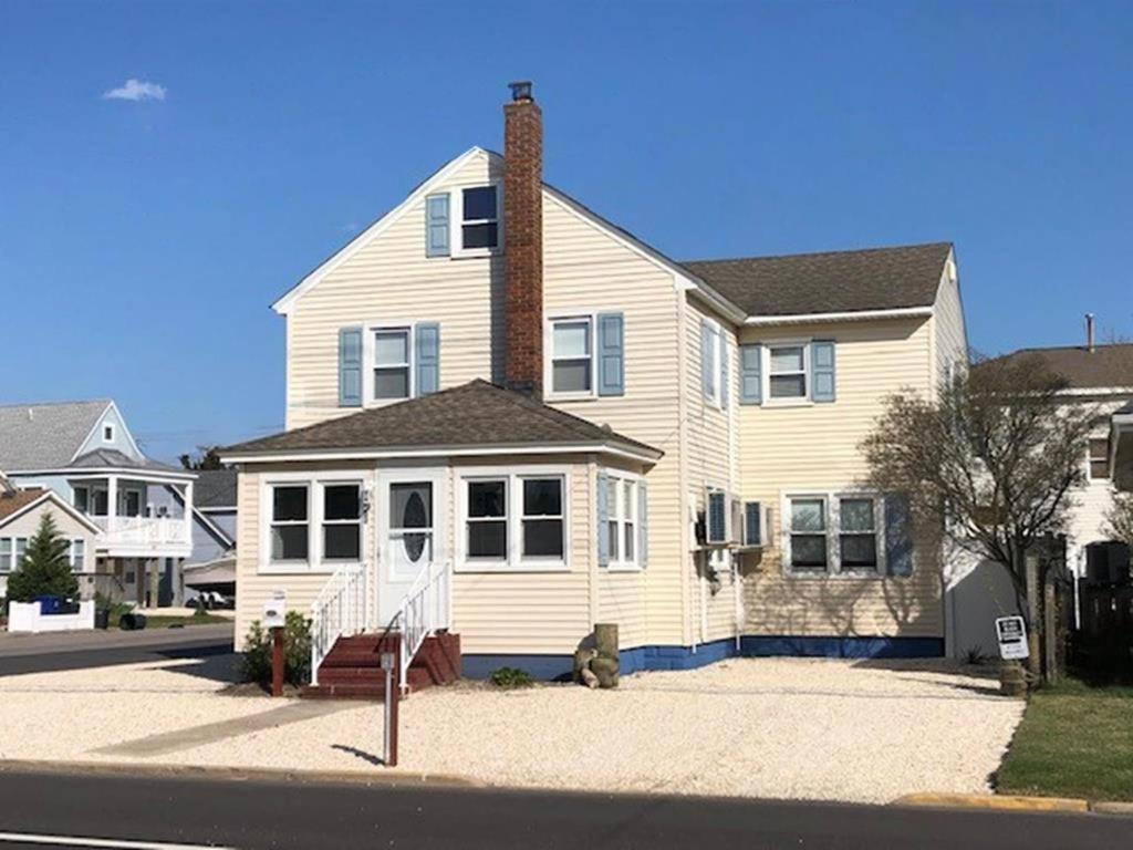 Just Moments From The Causeway Bridge This Charming Spacious Five-Bedroom 2 Bath Home Is Located In Ship Bottom On The Island Of Lbi Wifi, Ship Bottom