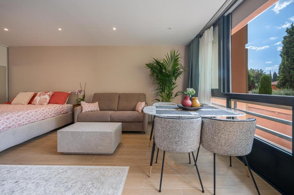 Modern Seaside Escape with Parking Eze bord de Mer - 4