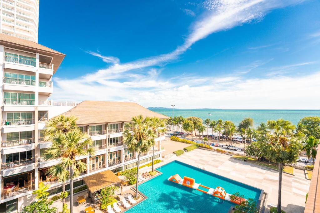 Welcome World Beachfront Resort, Pattaya South