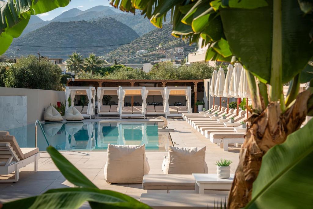 Meramaglia Hotel — Swimming pool in Malia