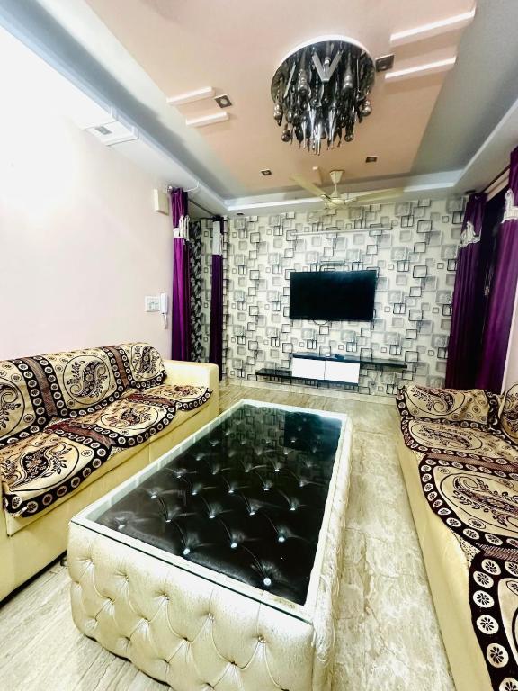 2BHK with Lift, Park Facing in Posh Area, Nové Dilí