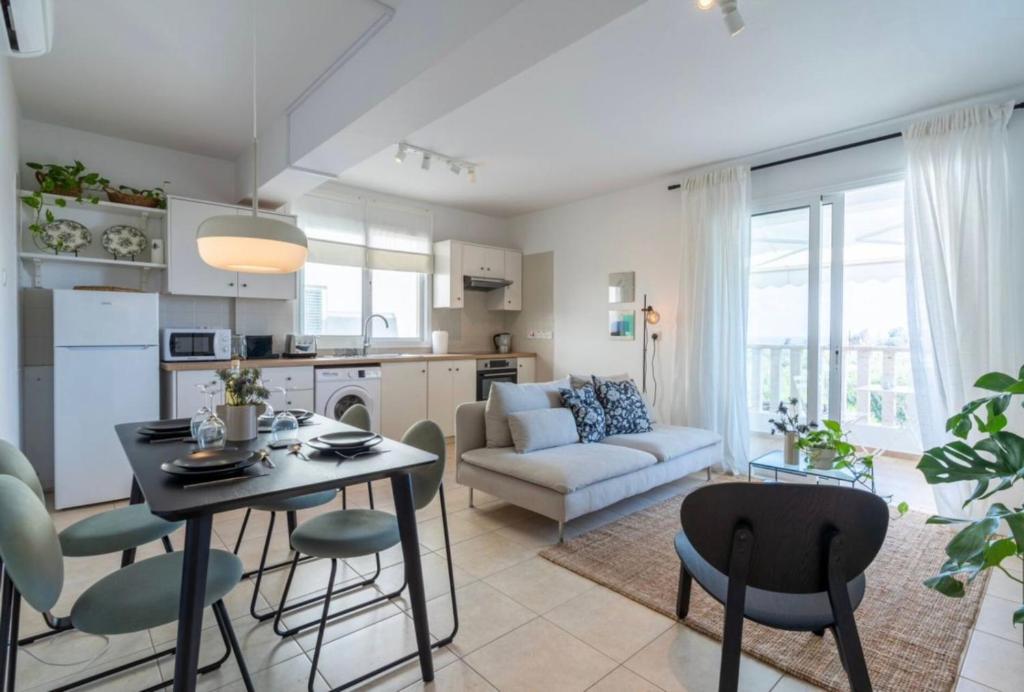 The Seven Apartment, Paralimni