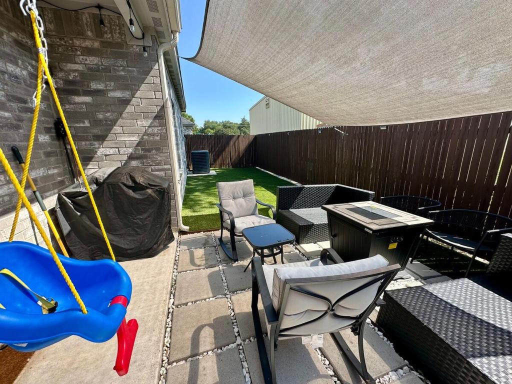 Nicki's abode, Grand Prairie