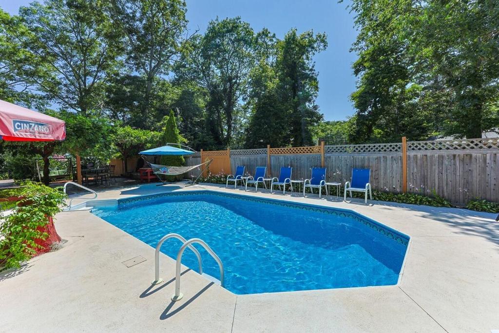 Sal's Place - Close to tourism, Private Yard, Pool!, Barnstable