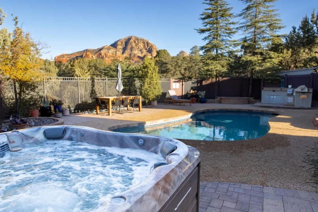 Prime location with Hot tub Pool and Views for Family, Sedona