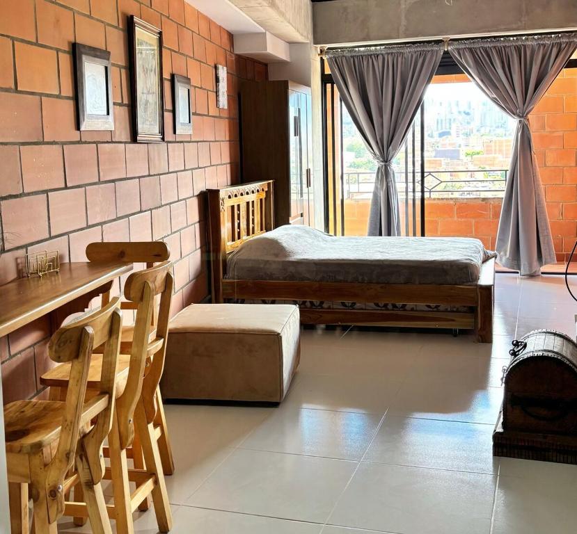 Envigado Apartaestudio, Envigado