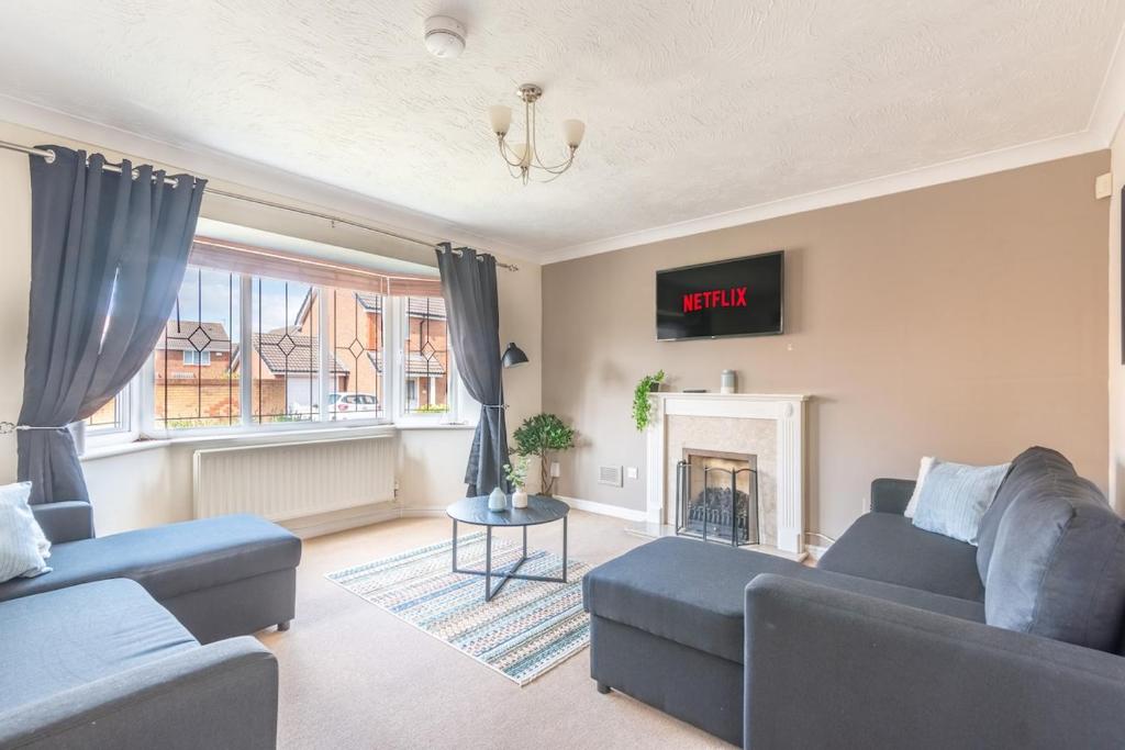 Emersons Green Escape - 4BR Family Retreat, Coalpit Heath