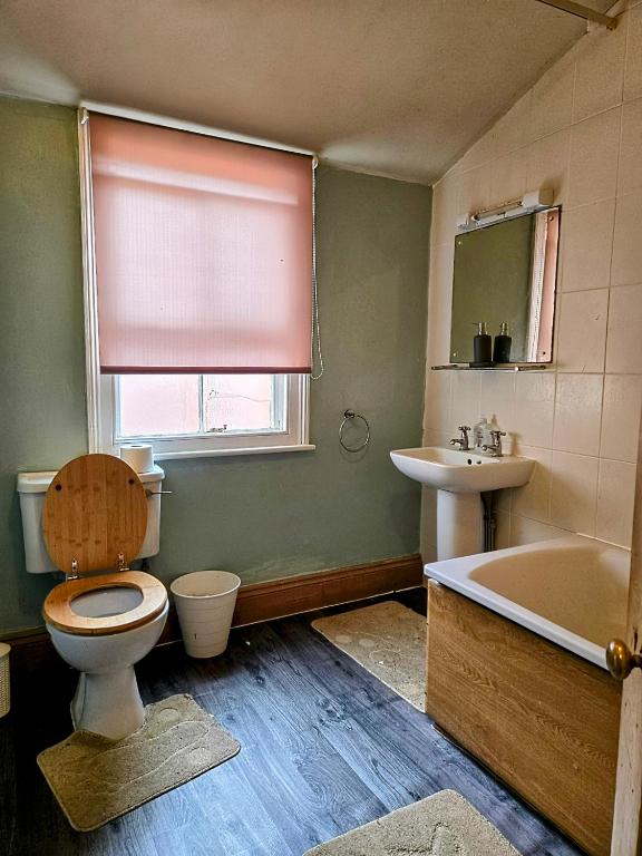 Valla Haven Serviced Private Room in Northampton Centre with WiFi, Northampton