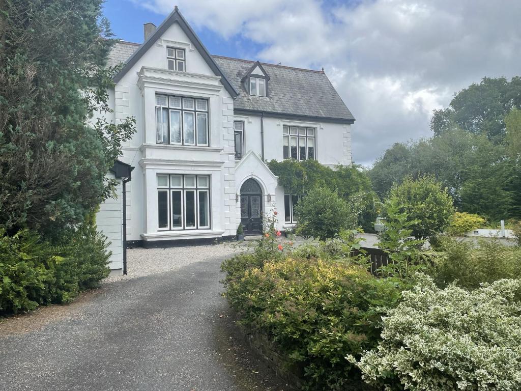 DeCressy Apartment, Par