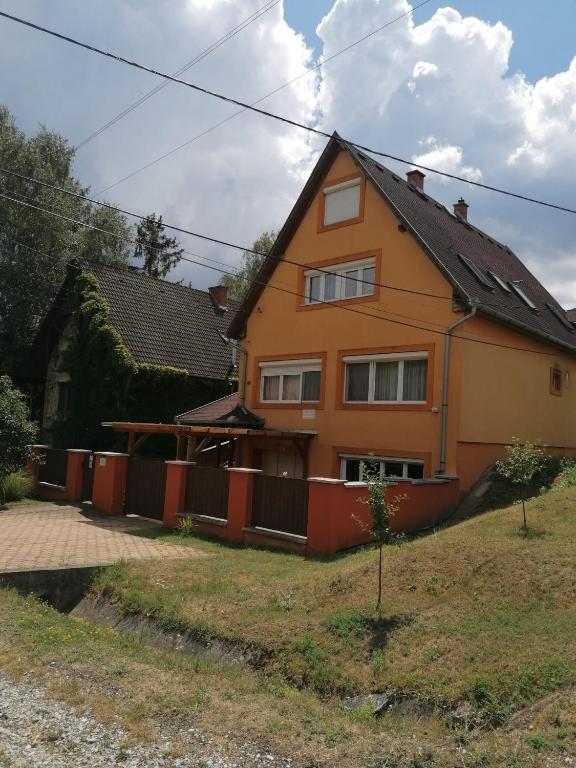 LiLu Apartman, Felsötárkány