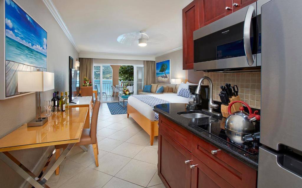 ディヴィ リトル ベイ ビーチ リゾート (Divi Little Bay Beach Resort)