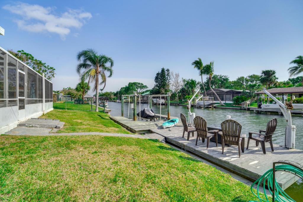 Centrally Located Cocoa Beach Haven Walk to Shore, Cocoa Beach