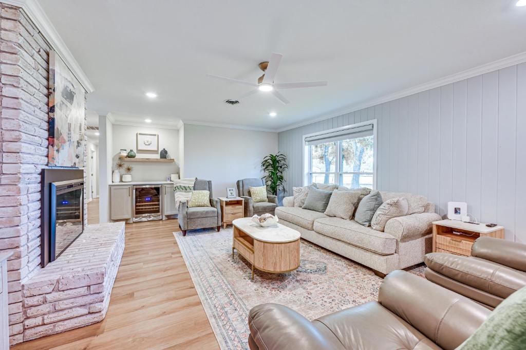 Patio, Yard, Views Modern Home in Longview, Longview