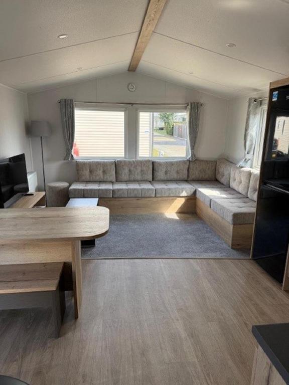 Modern 8 Berth Caravan With Near To Scratby Beach At Cali Cliffs Ref 50010Ae, Great Yarmouth