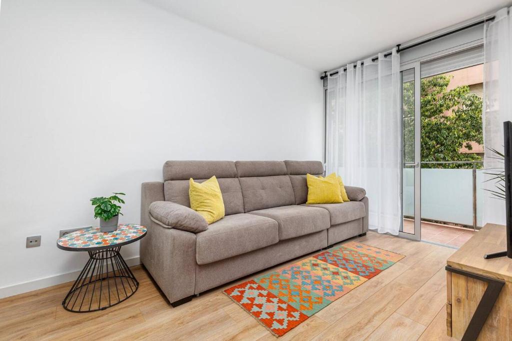 Poble Sec 3BR 2BA Balcony Sleeps 7 - 3