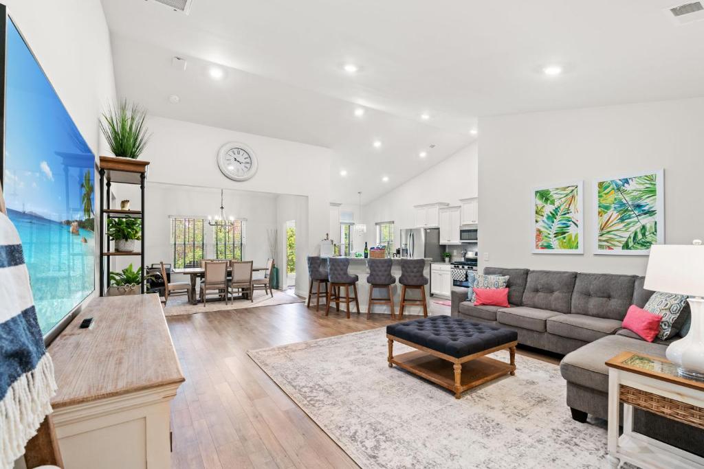 Light and Bright 3BR with Backyard on Golf Course, Myrtle Beach