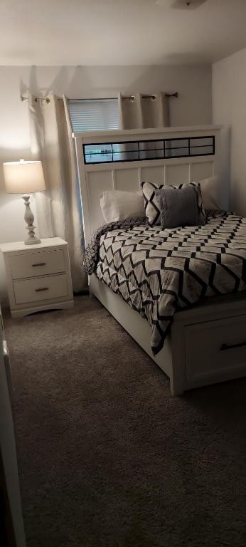 4-plex Apartment in Burien - Unit 1 - 7 min from Sea Tac Airport - 15 min from Downtown Seattle, Burien