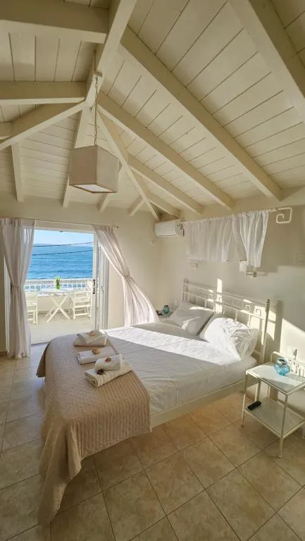 Ammos Boutique Rooms, מלון באלפוניסוס