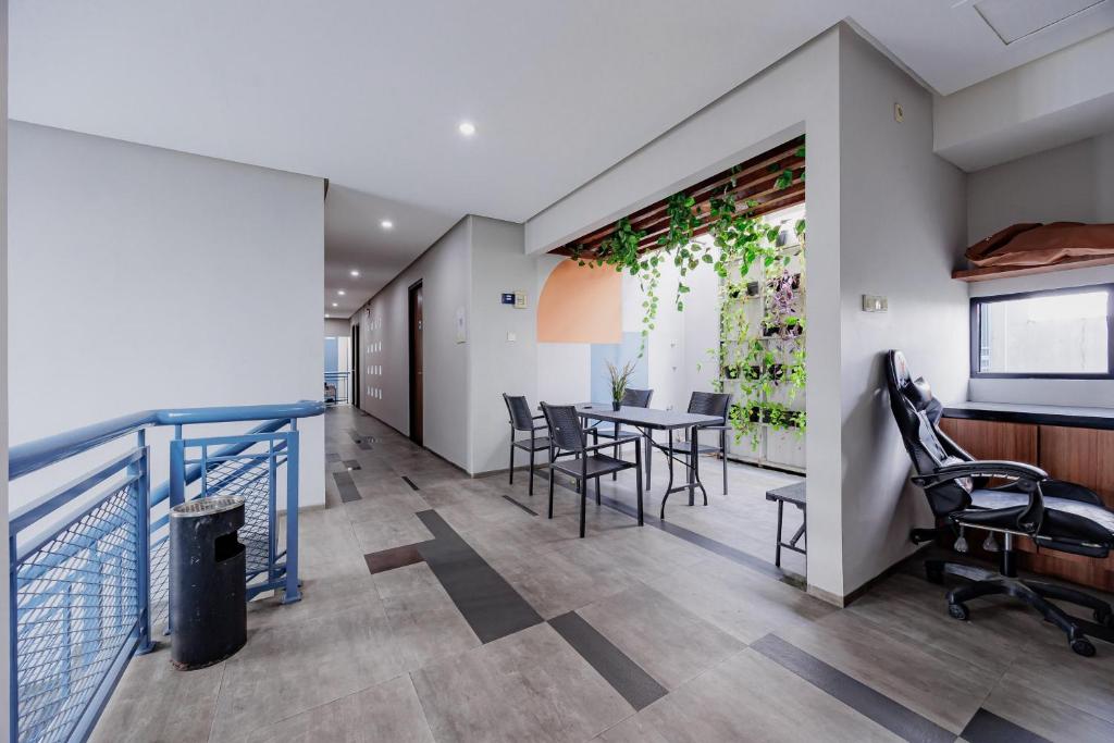 レッドドアプラス ニア ラジオダラム 3 (RedDoorz Plus near Radio Dalam 3)