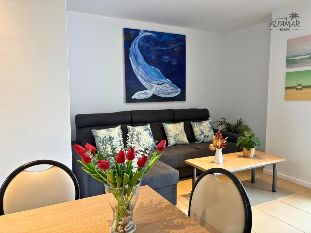 Sakura Suite - Modern Apartment with Parking & Swimming Pool, Lloret de Mar