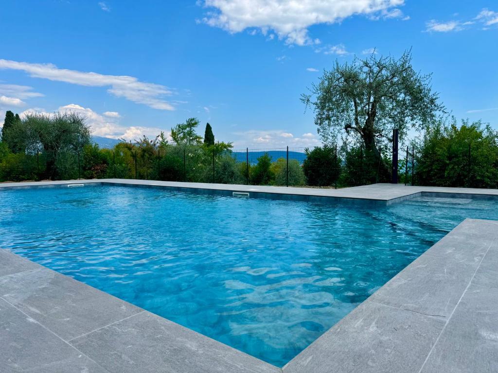 Garda Lake View Pool & Parking, Gardone Riviera