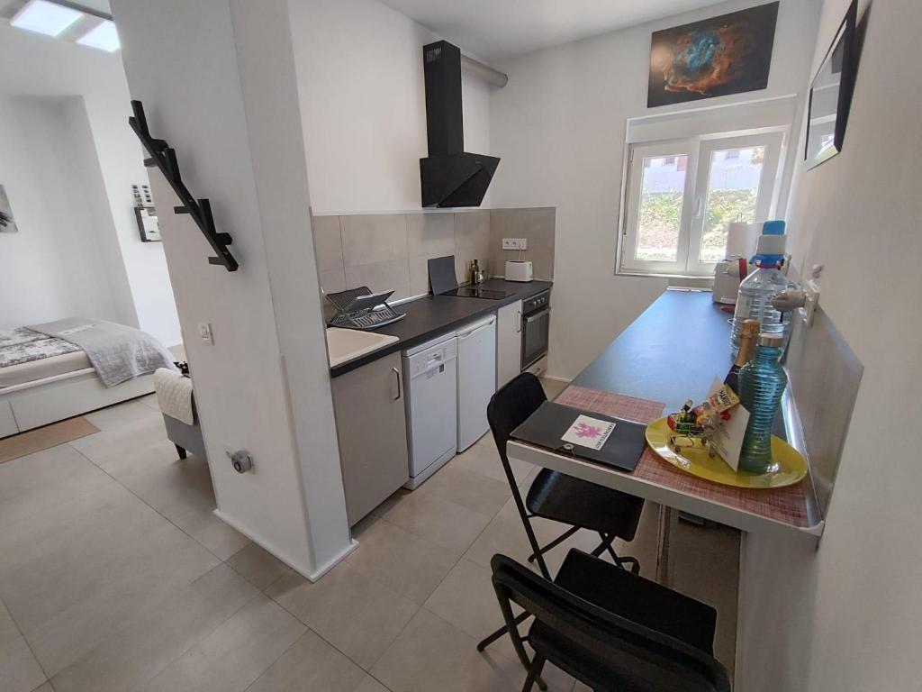 Fantastico 4 - with large private terrace, free parking, air conditioning, BBQ - 5