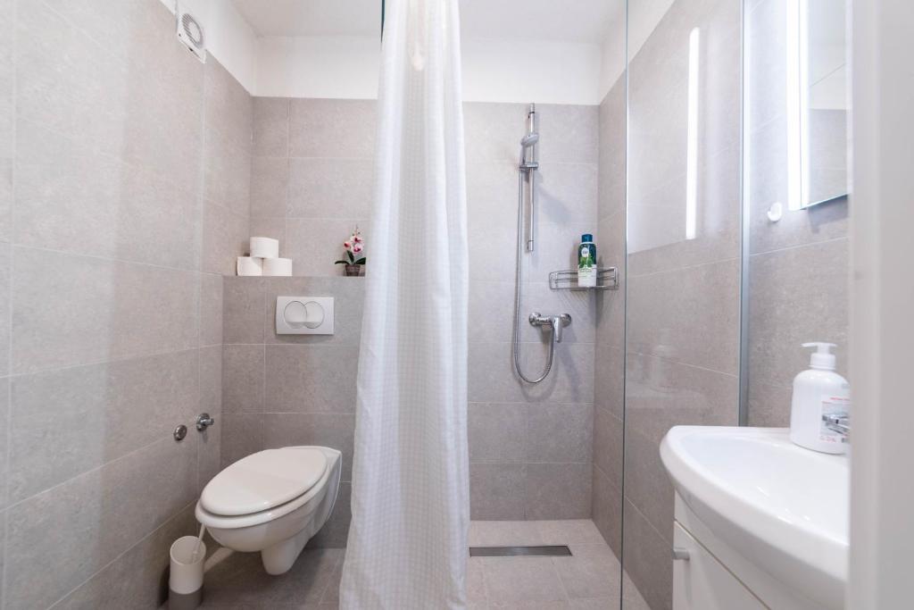 Ferhadija Residence 2-Bedroom Design apartment - Main street - 3