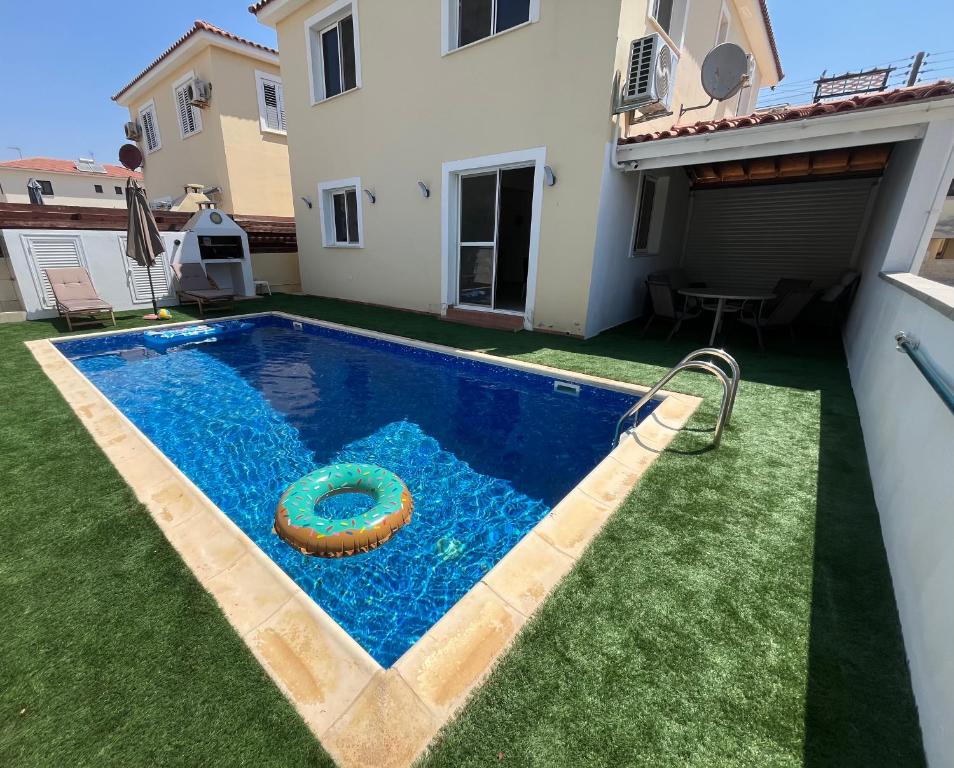 Dene Hollow Pyla, Pyla