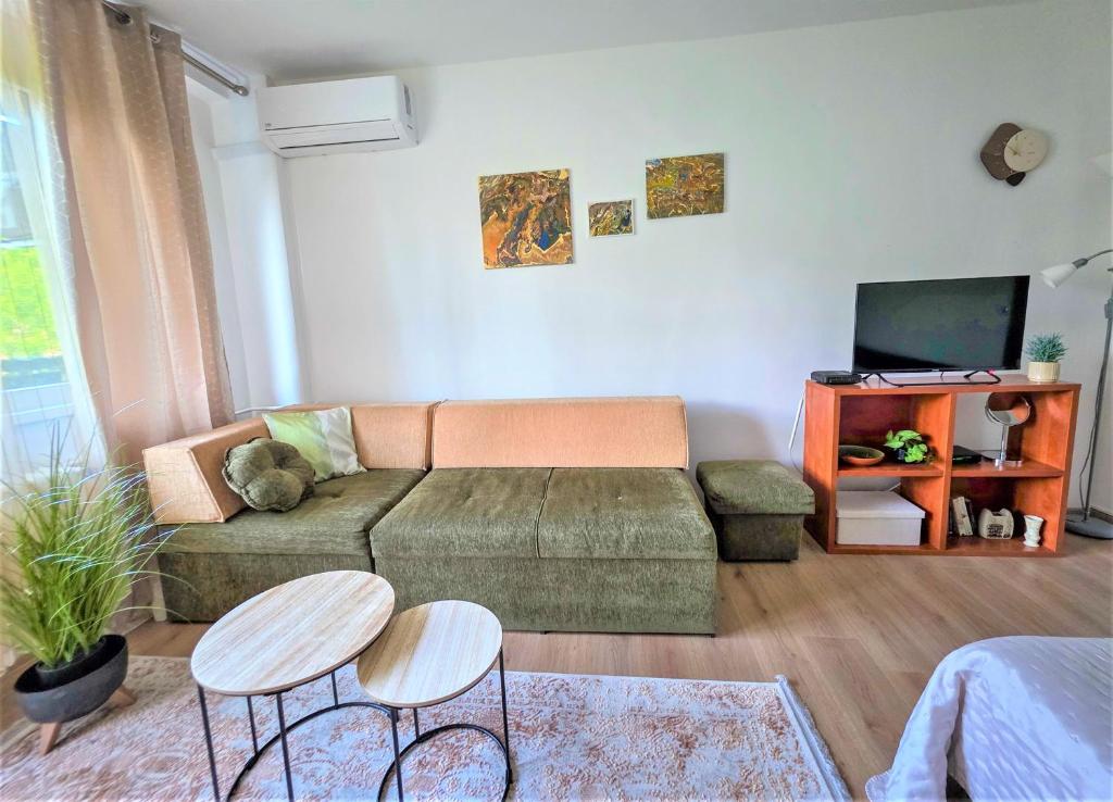 Cozy Urban Nest - 3