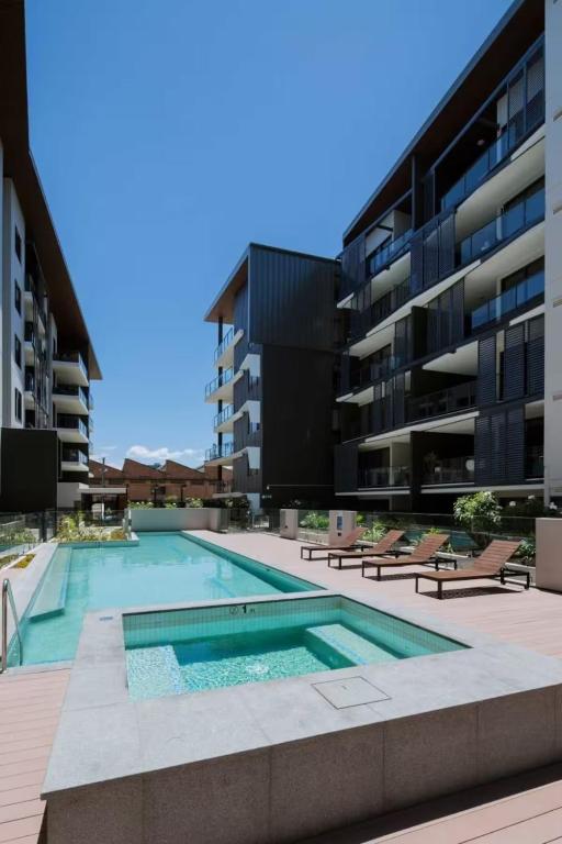Located within walking distance of great breweries and restaurants, Brisbane