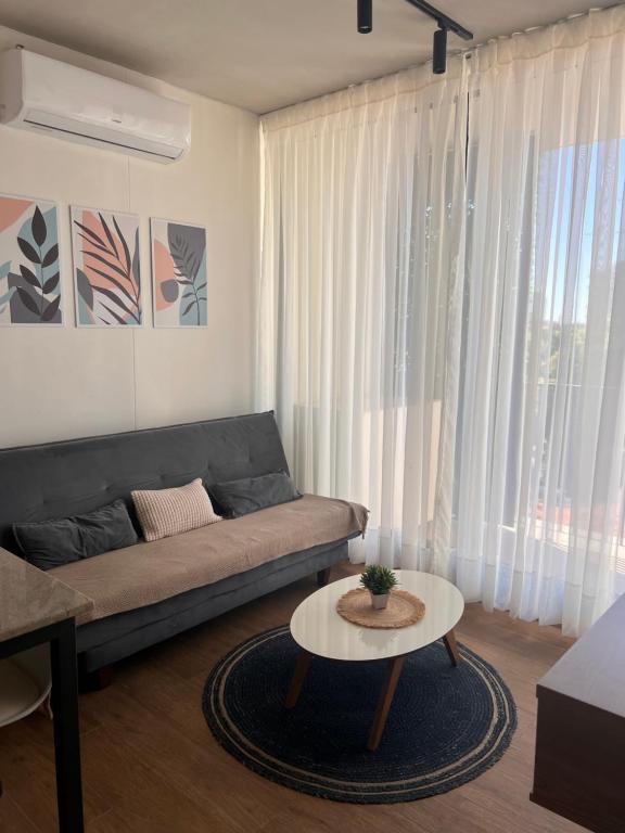 Ed Hassler #307 Mariale’s, Asunción