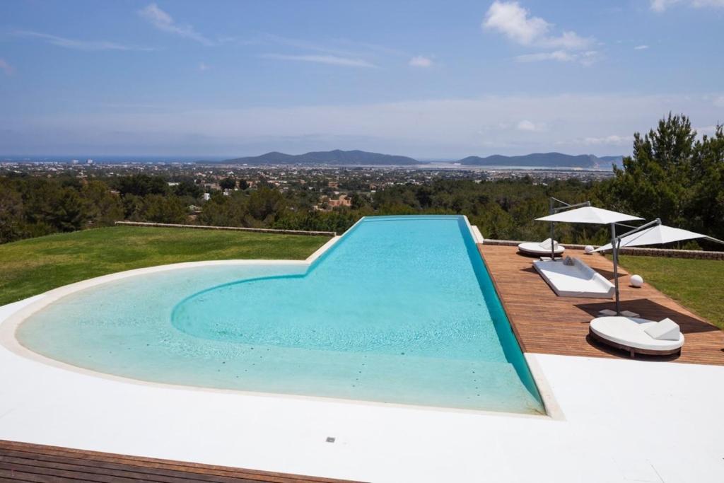 Chic and Stylish 6 Bedroom Villa in Ibiza, 1039 - 1