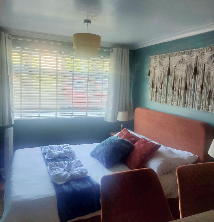 Twenty-One Retreat Surrounded by open landscapes, Rowley Regis