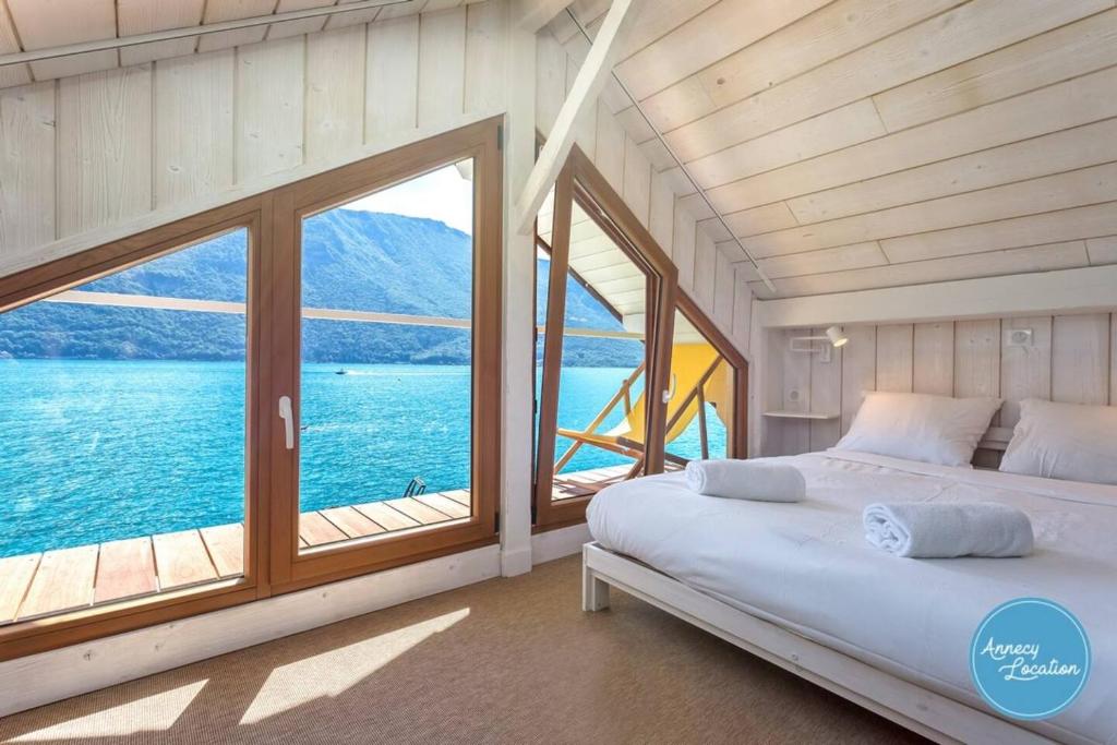 Chalet Coquillage Waterfront Escape on Lake - 4