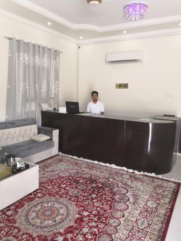 Front desk [24-hour]