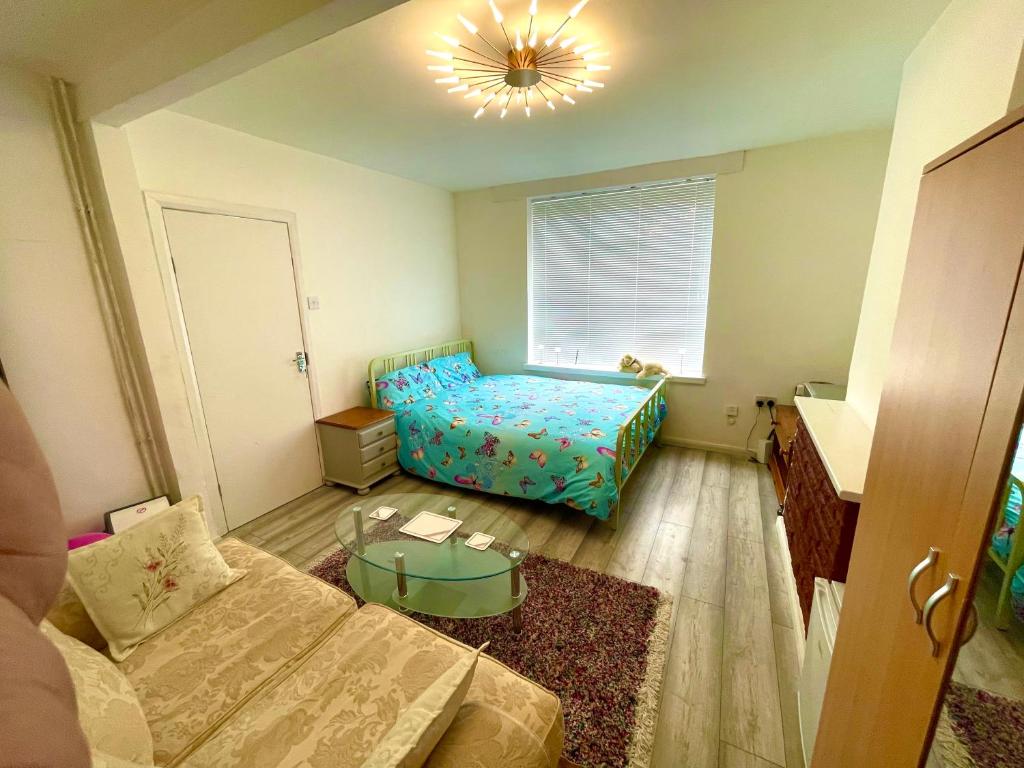 Cosy Carshalton Double Retreat, Carshalton