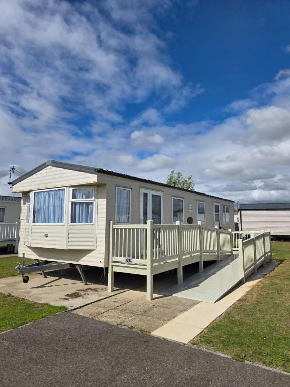 Disabled caravan -ramped decking - Grange Leisure Park, Mablethorpe - Pet friendly and Wifi - Meadow Lakes Caravan & Lodge Hire, Mablethorpe