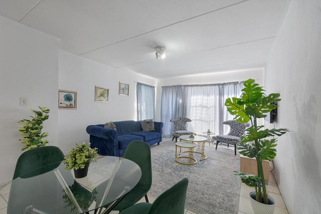 Chic 2BR Apartment in Roodepoort, Roodepoort