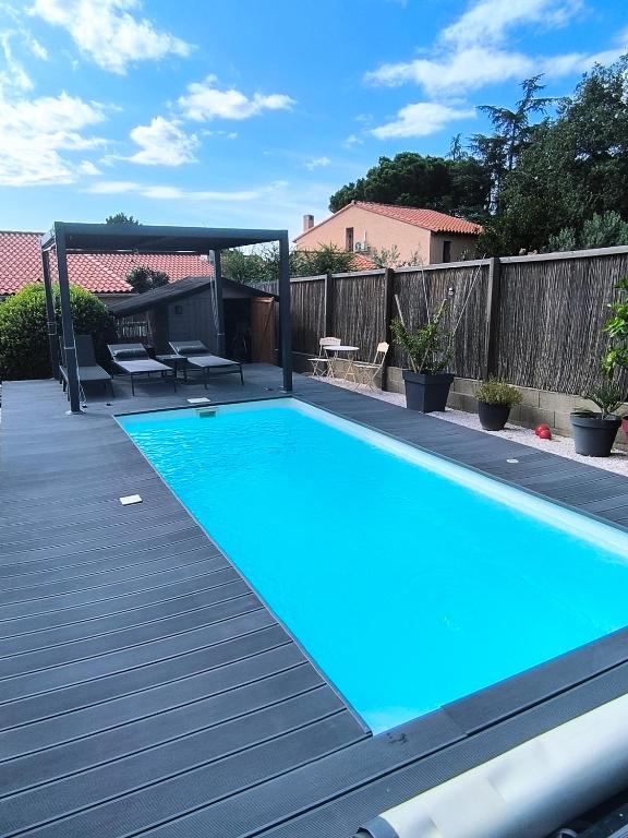 T2 jusqu'à 4 personnes en rez-de-jardin de maison, avec piscine, draps et serviettes de toilette fournis - 5