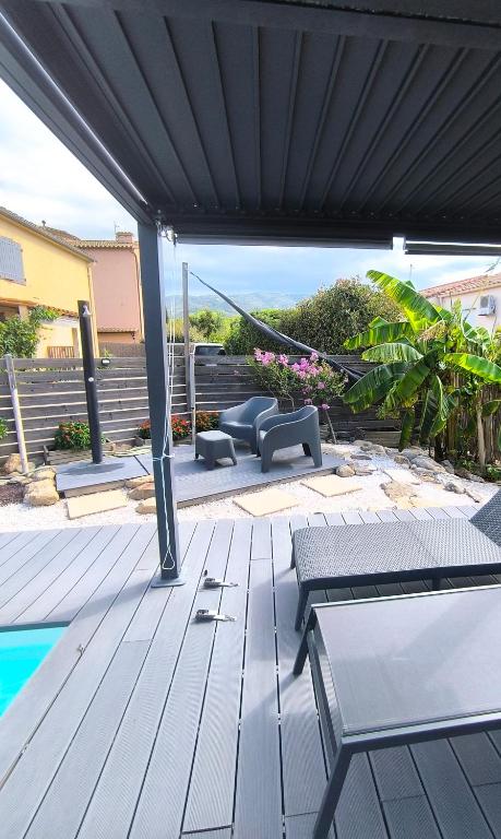T2 jusqu'à 4 personnes en rez-de-jardin de maison, avec piscine, draps et serviettes de toilette fournis - 3