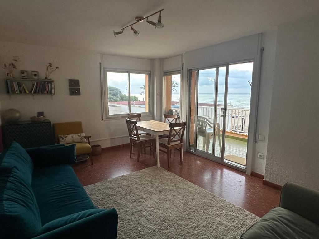 Beachfront apartment, Sant Salvador