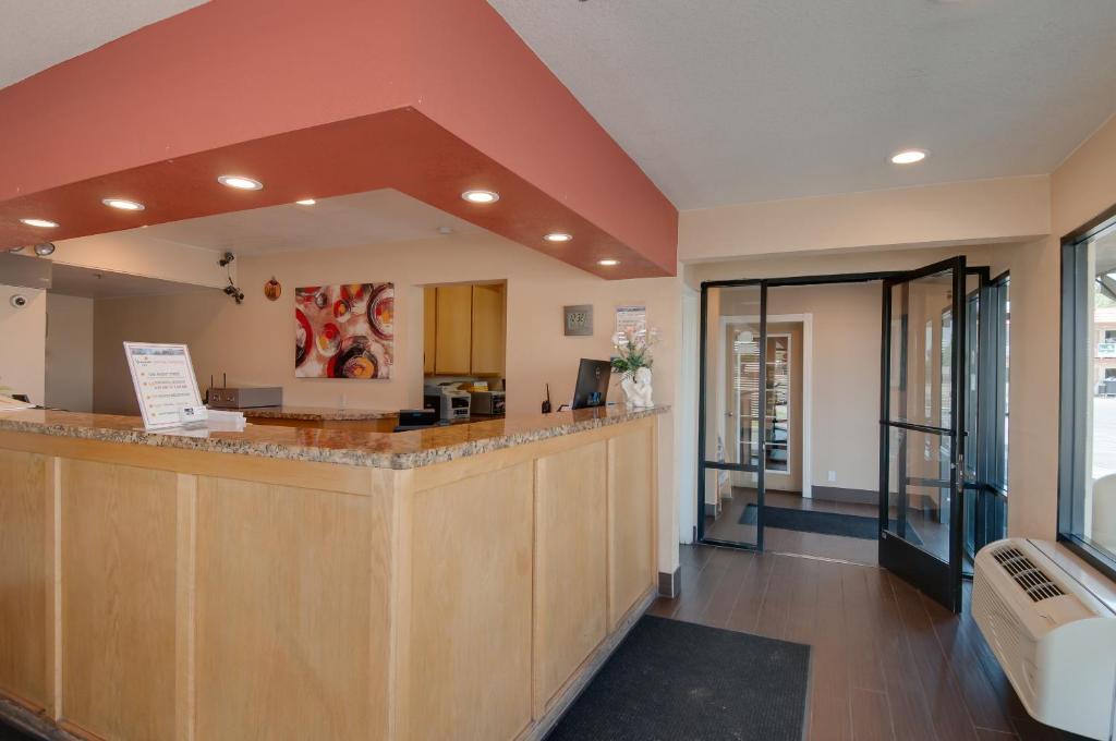 Vagabond Inn Bakersfield South photo