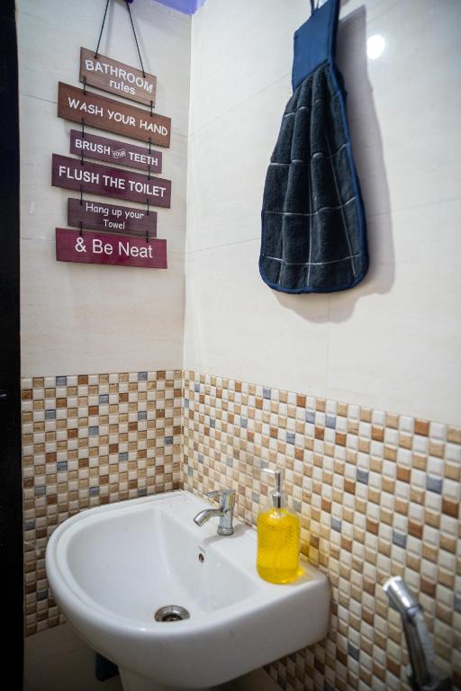 rustic house, Guváhátí