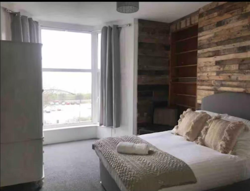 106 Brynmill - Room 5 - Sea views, Sketty