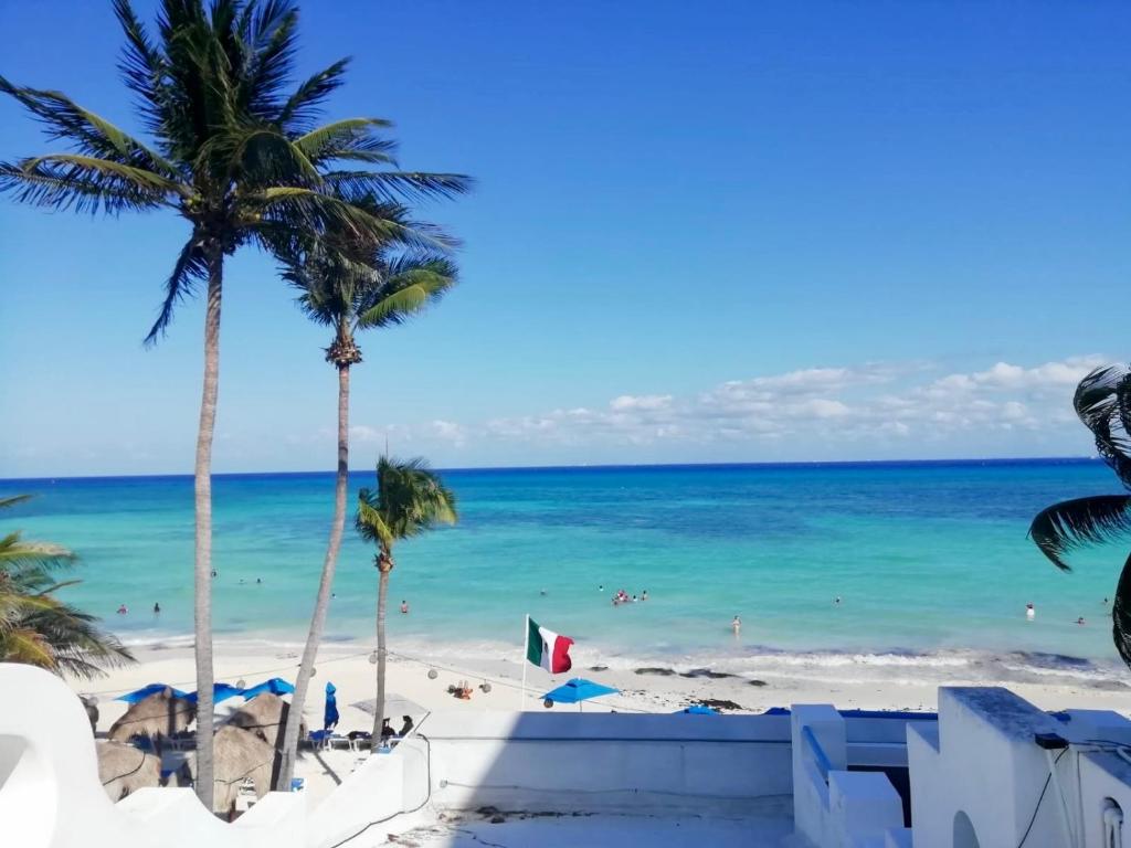 Pelicano Inn Playa del Carmen - Beachfront Hotel - 1
