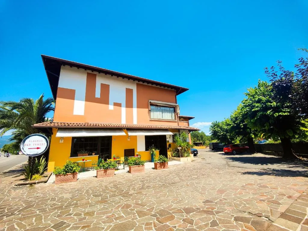 Albergo B&B Tenesi, hotel in Manerba del Garda